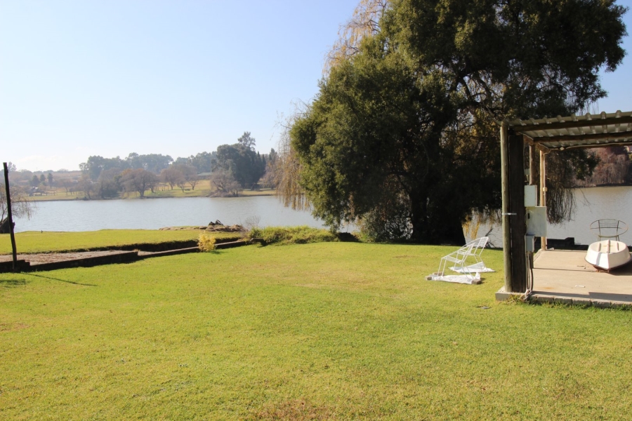 4 Bedroom Property for Sale in Lake Deneysville Free State